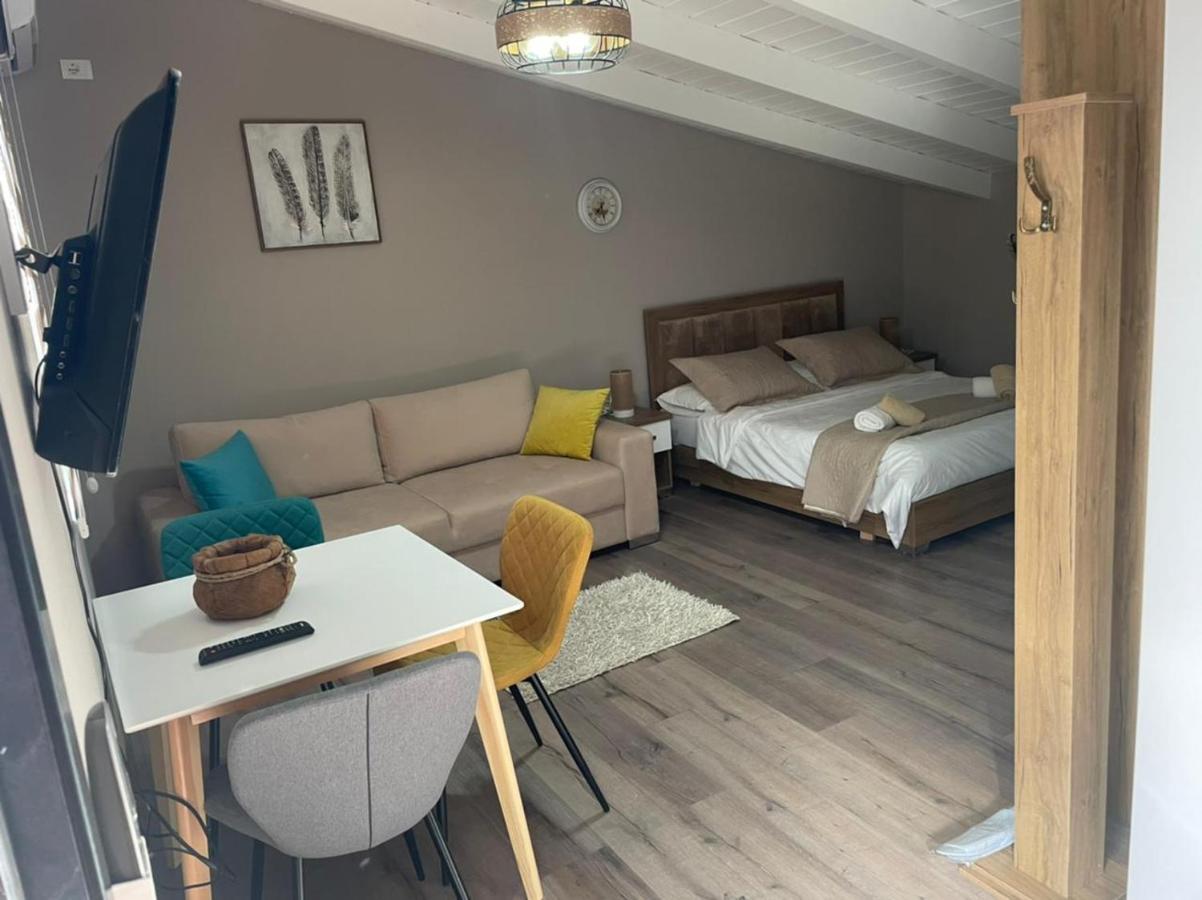 Small Hotel Ora Pogradec Eksteriør billede