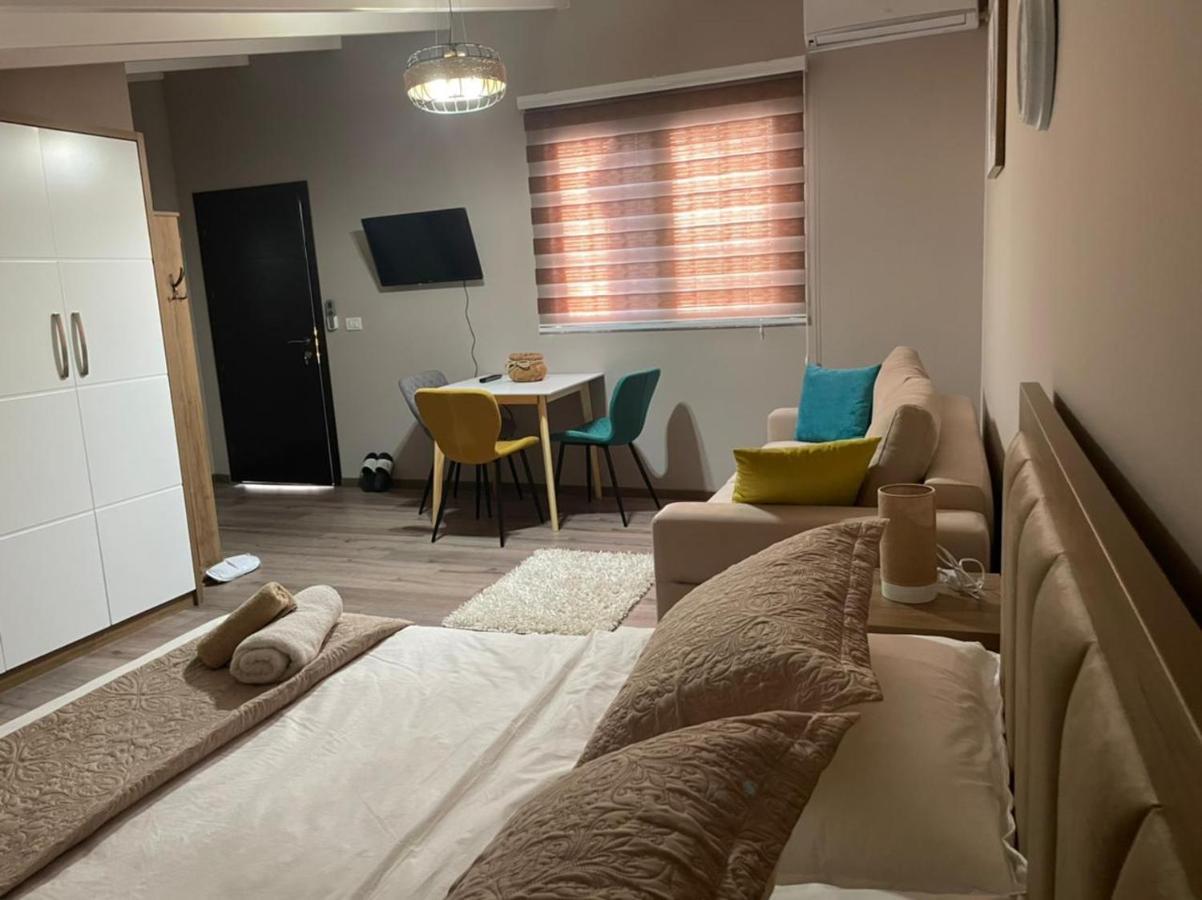 Small Hotel Ora Pogradec Eksteriør billede