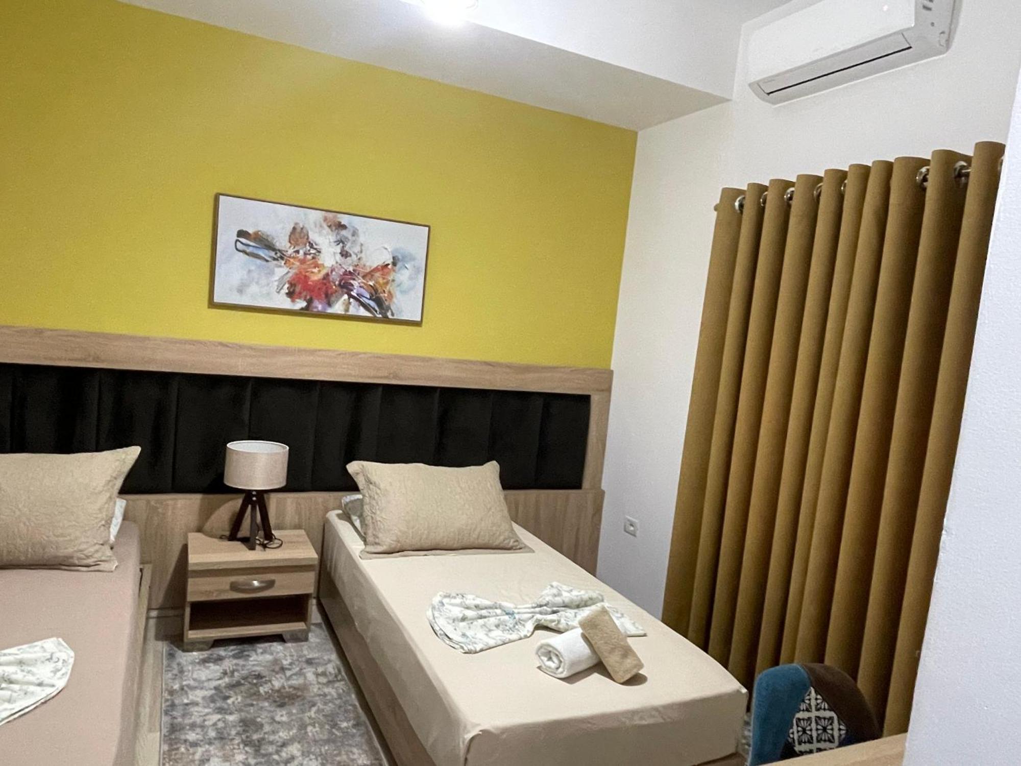 Small Hotel Ora Pogradec Eksteriør billede